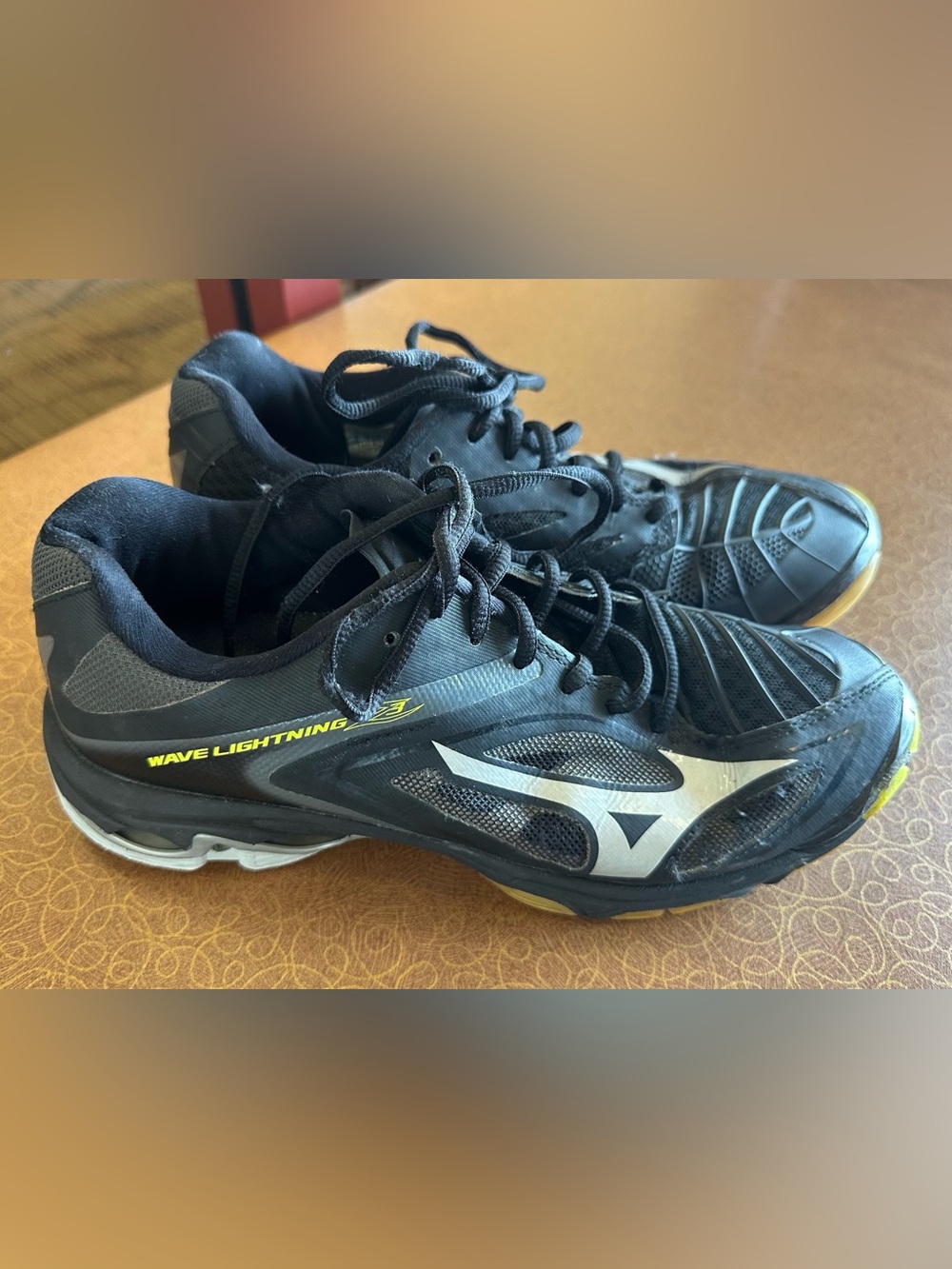 Mizuno Men's Black Lightning Volleyball Shoes